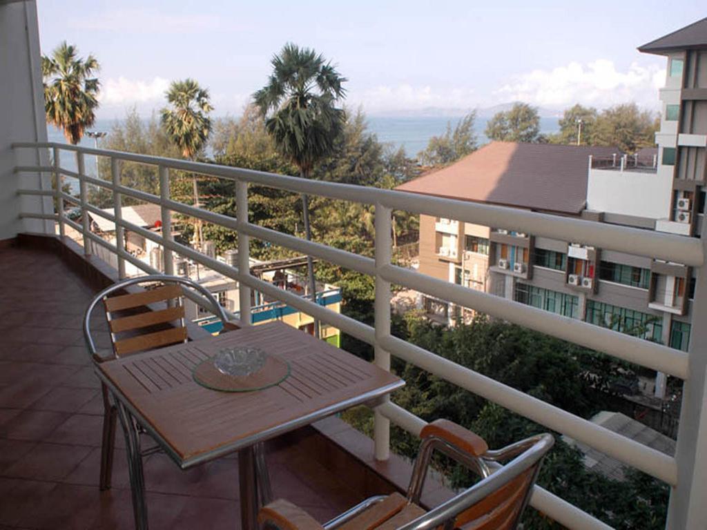 Apartments At View Talay Pattaya Exterior photo